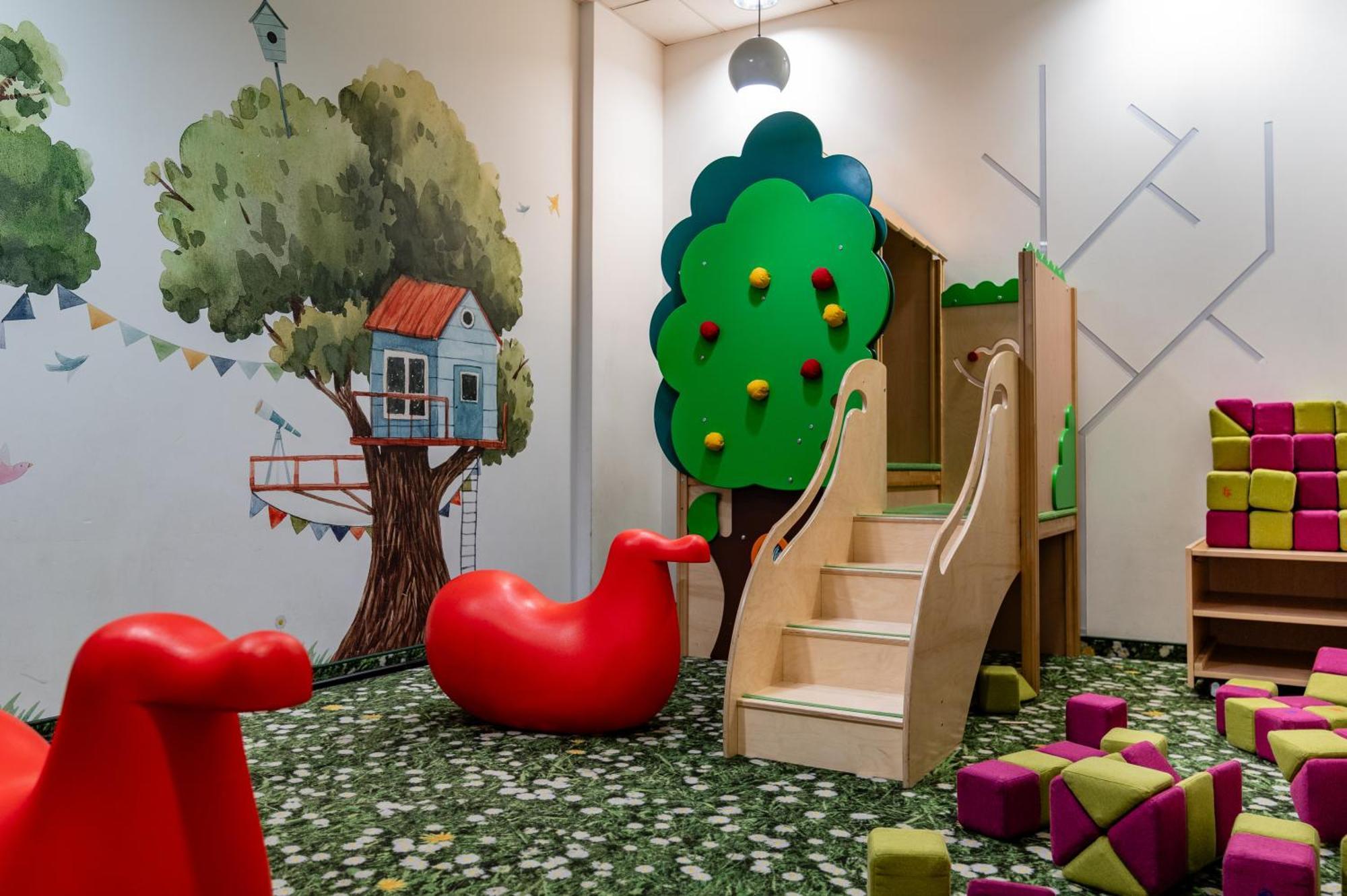 Novotel Warszawa Centrum Esterno foto The children's room