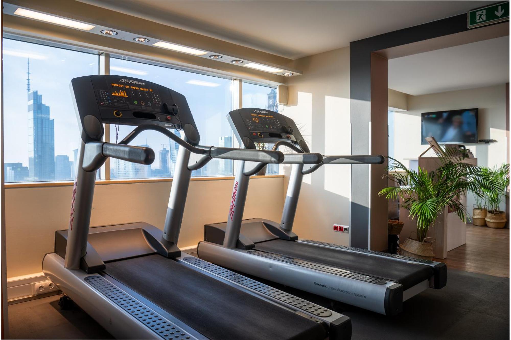 Novotel Warszawa Centrum Esterno foto Life Fitness treadmills